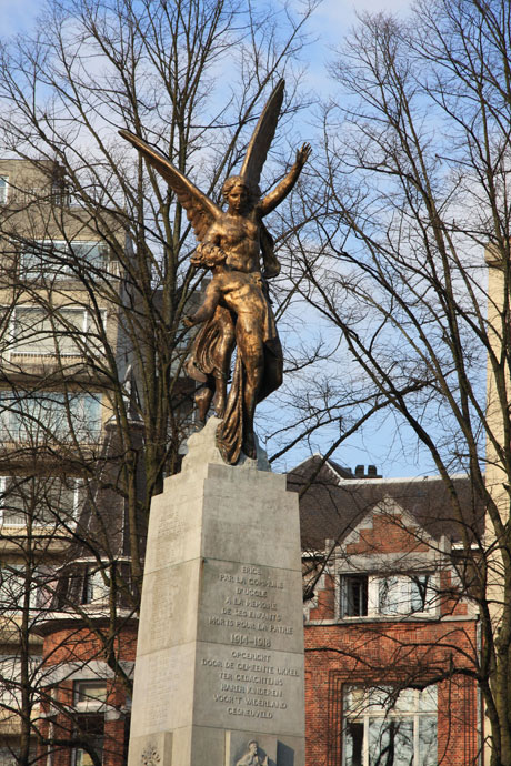 Monument aux Morts au square des Héros
