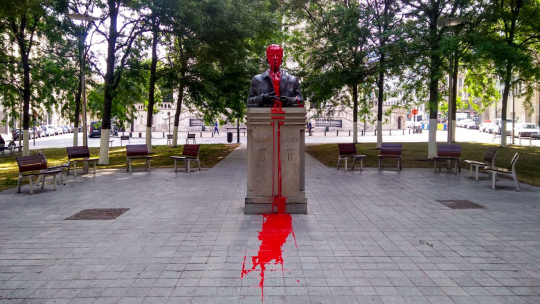 King Baudouin statue vandalized with red paint