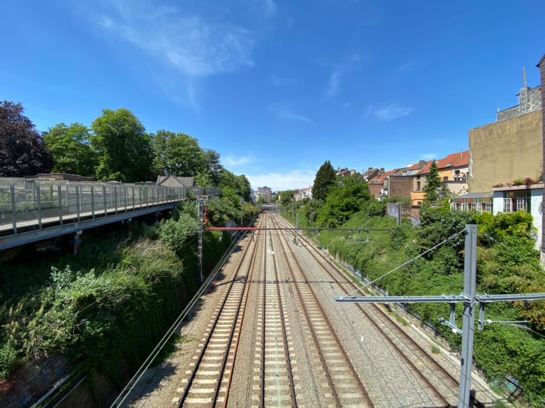 Train tracks just right of the parc du viaduc